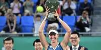 Bia Haddad com o troféu Foto: Korea Open / Esporte News Mundo