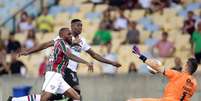 Foto: LUCAS MERÇON / FLUMINENSE F.C. - Legenda: Fábio ficou na bronca com a arbitragem em jogo no Maracanã / Jogada10