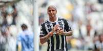  Foto: Pedro Souza / Atlético - Legenda: Deyverson celebra o gol que marcou para o Galo no primeiro tempo / Jogada10