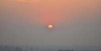 Pôr do sol em meio ao céu poluído de São Paulo,  reflexo do tempo seco e das queimadas que acontecem em todo o Brasil  Foto: ALEX FERNANDES/ATO PRESS