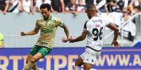 Foto: Cesar Greco/Palmeiras - Legenda: Partida ficou marcada pelo lance do pênalti não marcado na mão de Vanderlan / Jogada10