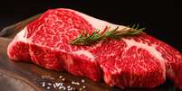 Veja se comer carne à noite faz mal  Foto: Shutterstock / Alto Astral