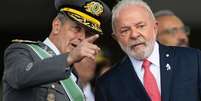 O comandante do Exército, general Tomás Miguel Paiva, com o presidente Luiz Inácio Lula da Silva (PT)  Foto: Estadão