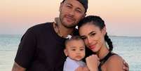 Em Dubai, Neymar, Bruna Biancardi e Mavie encantam com dia de piscina em família.  Foto: Instagram, @neymarjr / Purepeople