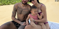 Neymar, Bruna Biancardi e Mavie posam juntos em Dubai   Foto: Reprodução/Instagram 