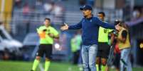 Foto: Lucas Uebel/Grêmio - Legenda: Alexandre Mendes, auxiliar do Grêmio / Jogada10