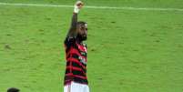  Foto: Lucas Bayer/J10 - Legenda: Gerson marca o gol da vitória do Flamengo / Jogada10