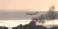 Avião em Beirute nesta terça-feira (01/10)  Foto: Reuters / BBC News Brasil