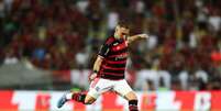  Foto: Gilvan de Souza/Flamengo - Legenda: Ortiz em campo contra o Corinthians / Jogada10