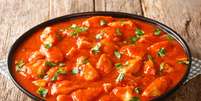 Frango com molho de tomate  Foto: AS Foodstudio | Shutterstock / Portal EdiCase