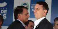 O presidente Jair Bolsonaro e o filho 01, Flávio Bolsonaro.  Foto: Fabio Motta/Estadão / Estadão