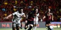 Foto: Paulo Paiva / Sport Recife - Legenda: Rubro-Negros do Sport vencem Ceará no retorno dos jogos na Ilha do Retiro / Jogada10