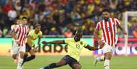  Foto: Franklin Jacome/Getty Images) - Legenda: Equador x Paraguai empataram em Quito nesta quinta-feira (10) / Jogada10