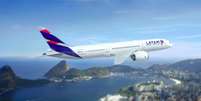 A Latam conecta as cidades brasileiras com 90 aeroportos no exterior.  Foto: Latam/Divulgação / Estadão