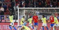 Luiz Henrique, do Brasil, comemora o seu gol durante a partida com o Chile válida pela 9ª rodada das Eliminatórias Sul-Americanas para a Copa do Mundo FIFA 2026, no Estádio Nacional de Chile, em Santiago, nesta quinta-feira, 10.  Foto: PEPE ALVUJAR/DIA ESPORTIVO/ESTADÃO CONTEÚDO