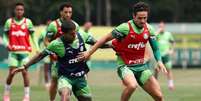  Foto: Cesar Greco / Palmeiras - Legenda: Raphael Veiga durante treino na Academia de Futebol / Jogada10