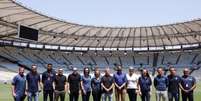  Foto: Divulgação/Fifa - Legenda: Equipe da Fifa em inspeção no Maracanã / Jogada10