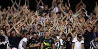 Foto: Vítor Silva/BFR - Legenda: Botafogo comercializa mais de 50 mil ingressos antecipadamente para jogo contra Criciúma / Jogada10