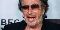 Al Pacino de óculos escuros e terno preto Foto: Reuters / BBC News Brasil