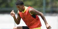  Foto: Marcelo Cortes/Flamengo - Legenda: Cleiton durante o treino desta terça-feira / Jogada10