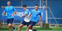 Foto: Lucas Uebel/Grêmio - Legenda: Grêmio treina nesta segunda-feira com foco no Gre-Nal / Jogada10