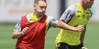  Foto: Gilvan de Souza/CRF - Legenda: Treino do Flamengo de olho na retomada do Campeonato Brasileiro / Jogada10