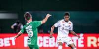 Foto: Divulgação/Santos - Legenda: Santos foi derrotado pela Chapecoense na Arena Condá / Jogada10