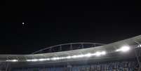 Torcida do Botafogo fazendo mosaico em noite de Libertadores Foto: Esporte News Mundo