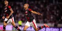 Lucas, do São Paulo, comemora gol contra o Vasco Foto: Estadão Conteúdo/VICTOR FROES