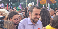 Guilherme Boulos em caminhada na Praça da República, no centro de São Paulo, nesta quinta-feira, 17.  Foto: Maria Luiza Valeriano/Terra