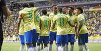 Foto: Rafael Ribeiro/CBF - Legenda: Jogadores brasileiros comemoram um dos gols contra a fraca seleção peruana, em Brasília / Jogada10