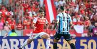 Foto: Ricardo Duarte/Internacional - Legenda: Internacional foi superior ao Grêmio e venceu o Gre-Nal 443 / Jogada10