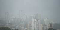 Vista da garoa na região dos bairros da Lapa e Pompeia, zona oeste de São Paulo, no sábado (19)  Foto: MARCELO D. SANTS/ATO PRESS/ESTADÃO CONTEÚDO