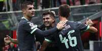  Foto: Marco Luzzani/Getty Images - Legenda: Jogadores do Milan comemoram o gol olímpico marcado por Pulisic / Jogada10