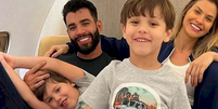 Gusttavo Lima: filhos ajudam pai a escolher novo carro para a família Foto: The Music Journal