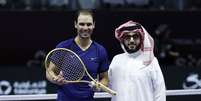 Nadal é presenteado com raquete de ouro  Foto: Reuters/Hamad I Mohammed
