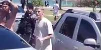  Foto: Reprodução - Legenda: Varela durante abordagem policial / Jogada10