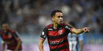 Matheus Gonçalves em ação pelo Flamengo –  Foto: Marcelo Cortes /CRF / Jogada10