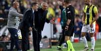 Mourinho e Turpin.   Foto: Burak Kara/Getty Images / Esporte News Mundo