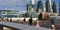 Puerto Madero, centro comercial e financeiro de Buenos Aires, onde também pode ser visto um prédio do Banco da China  Foto: DW / Deutsche Welle