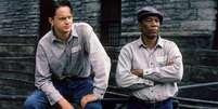 Os atores Tim Robbins e Morgan Freeman em uma cena de Um Sonho de Liberdade Foto: Alamy / BBC News Brasil