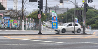 Banners com o rosto de Nunes foram vistos na manhã deste domnigo, 27, na Vila Socorro  Foto: Reprodução