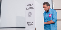 Guilherme Boulos (PSOL) vota na Zona Sul de São Paulo  Foto: Leandro Paiva/@leandropaivac