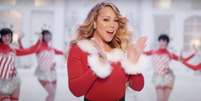 Em 28 de outubro de 1994, Mariah Carey lançou "Merry Christmas", álbum que se tornaria um marco na música natalina  Foto: Reprodução / Perfil Brasil