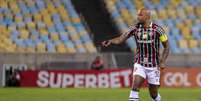 Foto: Marcelo Gonçalves/Fluminense - Legenda: Felipe Melo em ação com a camisa do Fluminense na atual temporada / Jogada10