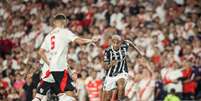 Fotos: Pedro Souza / Atlético - Legenda: Deyverson em ação no duelo entre River Plate e Atlético  Foto: Jogada10