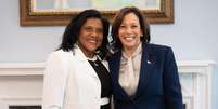 Wanda Kagan e Kamala Harris se tornaram melhores amigas quando estudaram juntas em Westmount, em Montreal, no Canadá  Foto: White House / BBC News Brasil