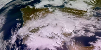 Imagem da Península Ibérica coberta por nuvens do fenômeno Dana Foto: AEMET / BBC News Brasil