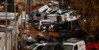 Carros empilhados após chuva forte em Valência, na Espanha  Foto: REUTERS/Susana Vera