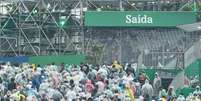 Público deixa o Autódromo de Interlagos após o encerramento das atividades neste sábado. Foto: Daniel Teixeira/Estadão / Estadão